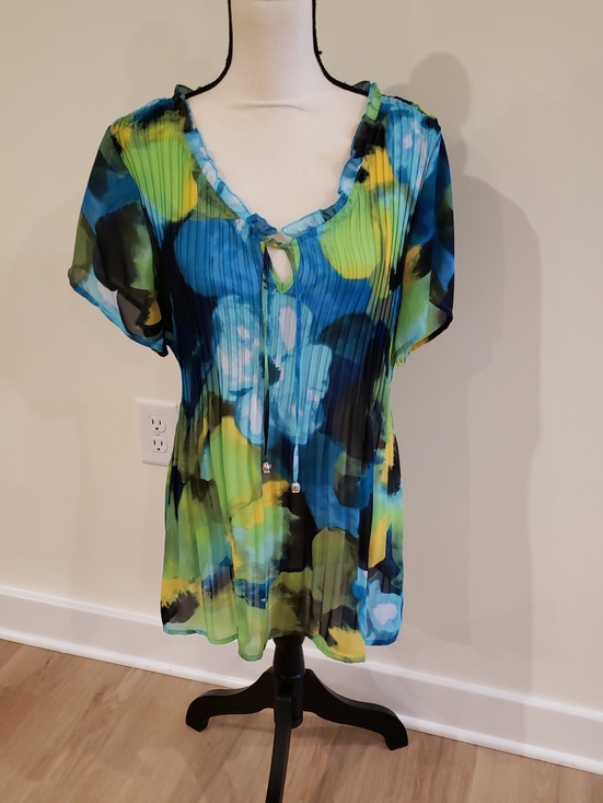 Sunny Leigh Tops - Sunny Leigh V-Neck Micro-Pleated Floral Tie-Front Top - Blue/Green